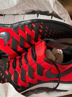 Nike Men's Athletic Running Shoes - Red and Black